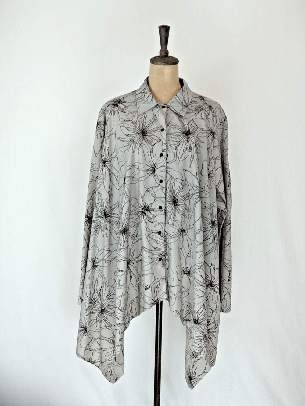 COMFY USA 2X Taupe and Black Floral Asymmetrical Tunic Top 2X #0068